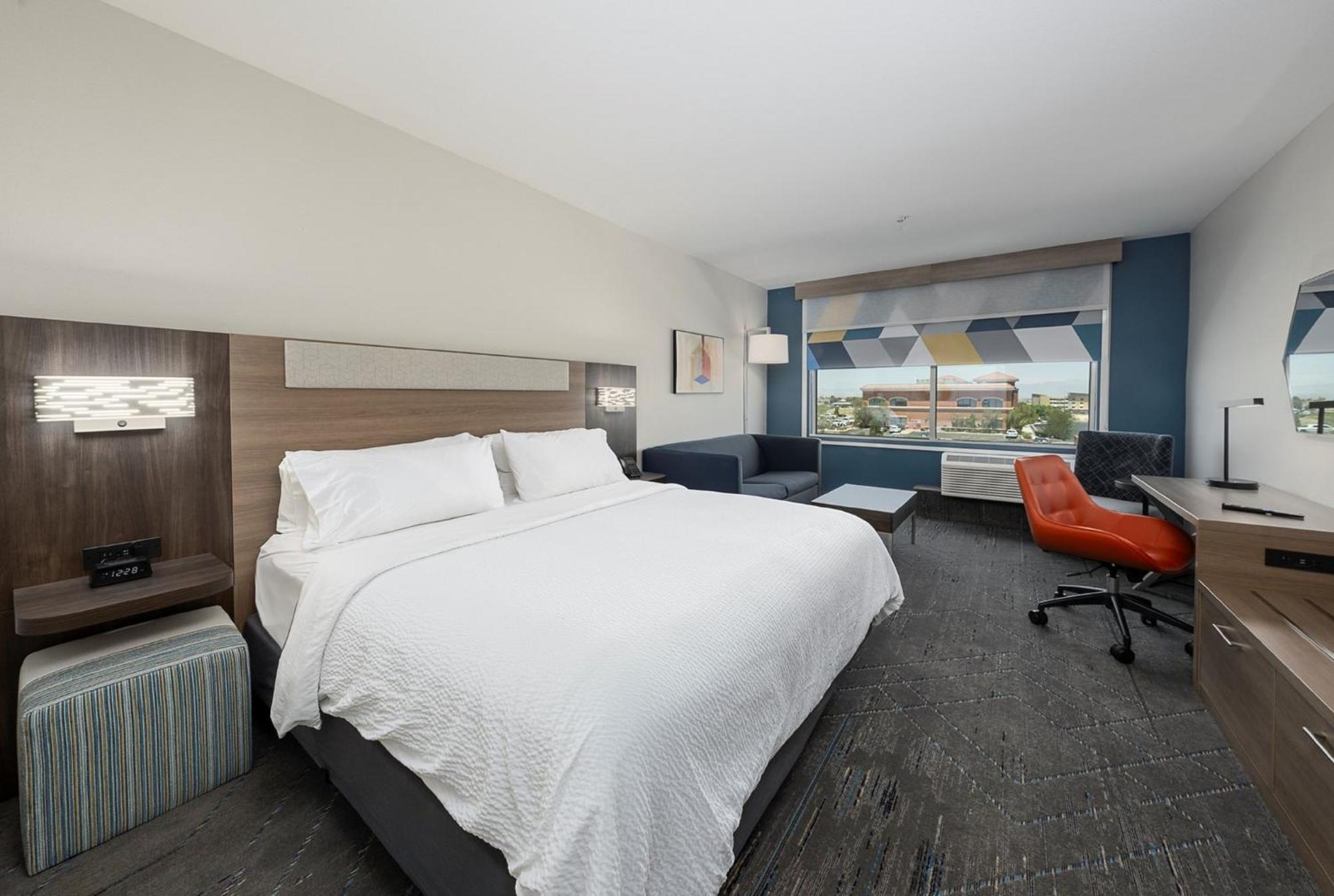 Holiday Inn Express & Suites Ridgecrest - China Lake By Ihg Екстер'єр фото