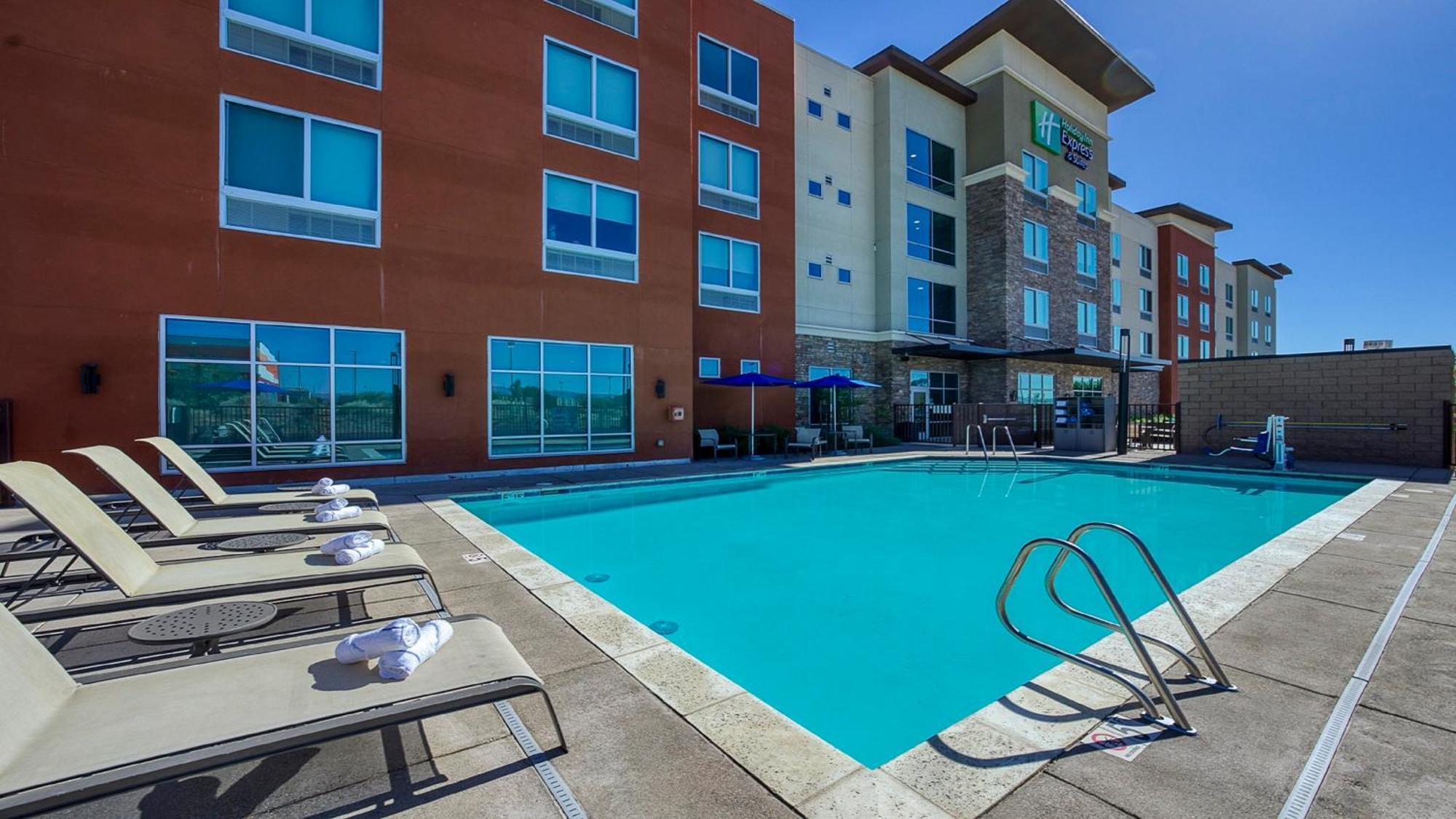 Holiday Inn Express & Suites Ridgecrest - China Lake By Ihg Екстер'єр фото