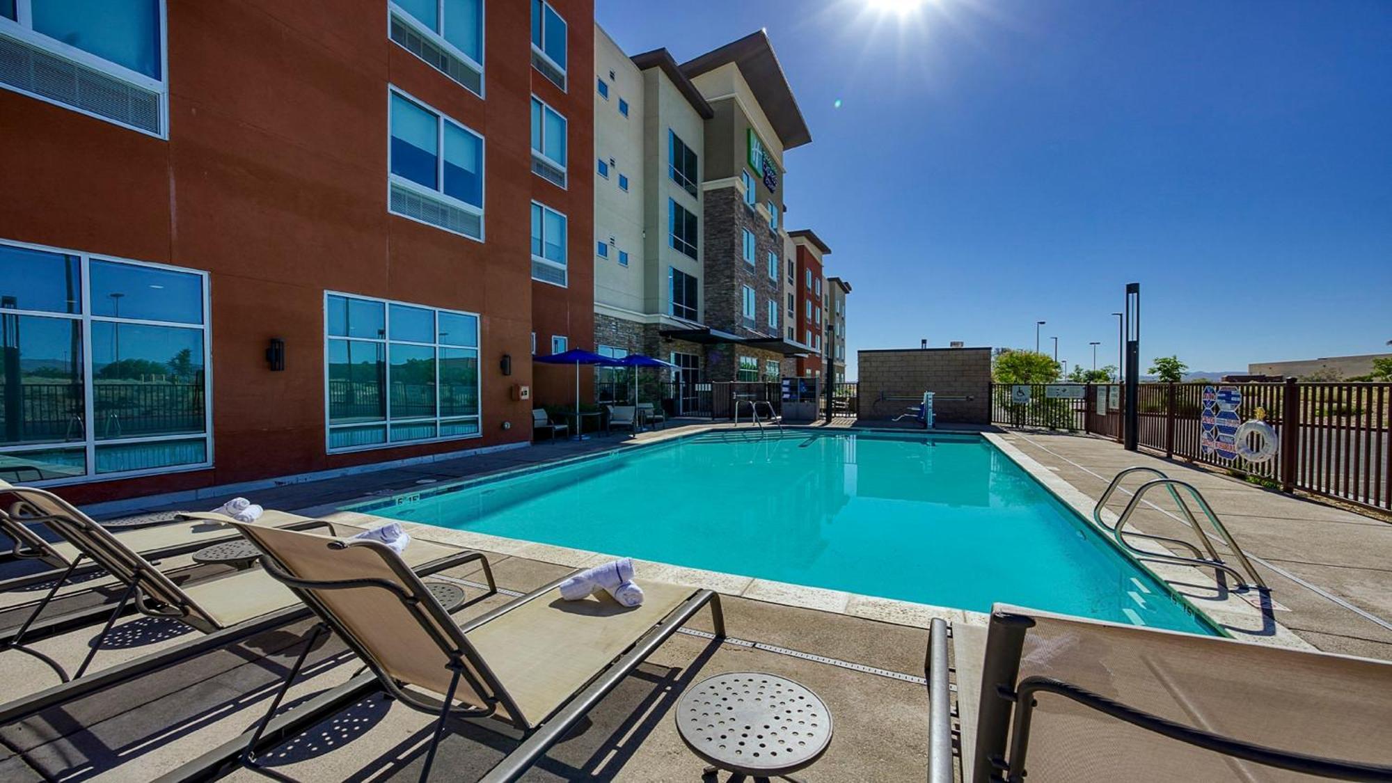 Holiday Inn Express & Suites Ridgecrest - China Lake By Ihg Екстер'єр фото